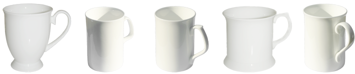 Mugs en blanc de porcelaine à l'os